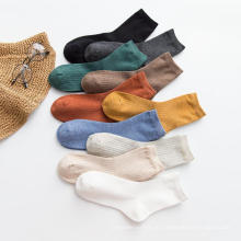 INS Solid Color Crew Socks Women Japanese Street Socks Fabricantes Soas de Meninas Factoria por atacado